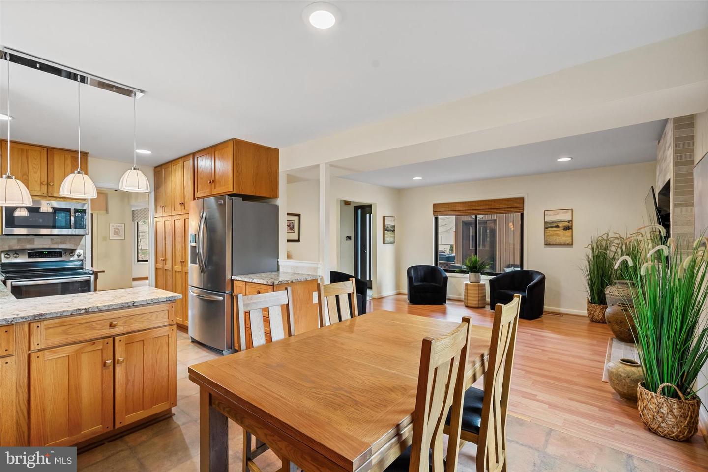 10518 ACACIA LN, FAIRFAX, Virginia 22032, 4 Bedrooms Bedrooms, ,3 BathroomsBathrooms,Residential,For sale,10518 ACACIA LN,VAFX2283930 MLS # VAFX2283930