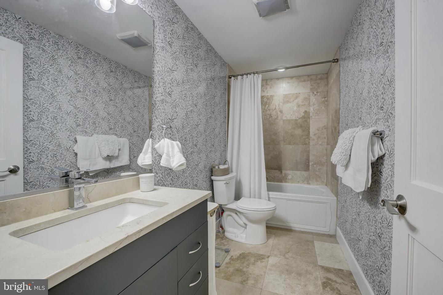 2444 ONTARIO RD NW #3, WASHINGTON, District Of Columbia 20009, 2 Bedrooms Bedrooms, ,2 BathroomsBathrooms,Residential,For sale,2444 ONTARIO RD NW #3,DCDC2239572 MLS # DCDC2239572