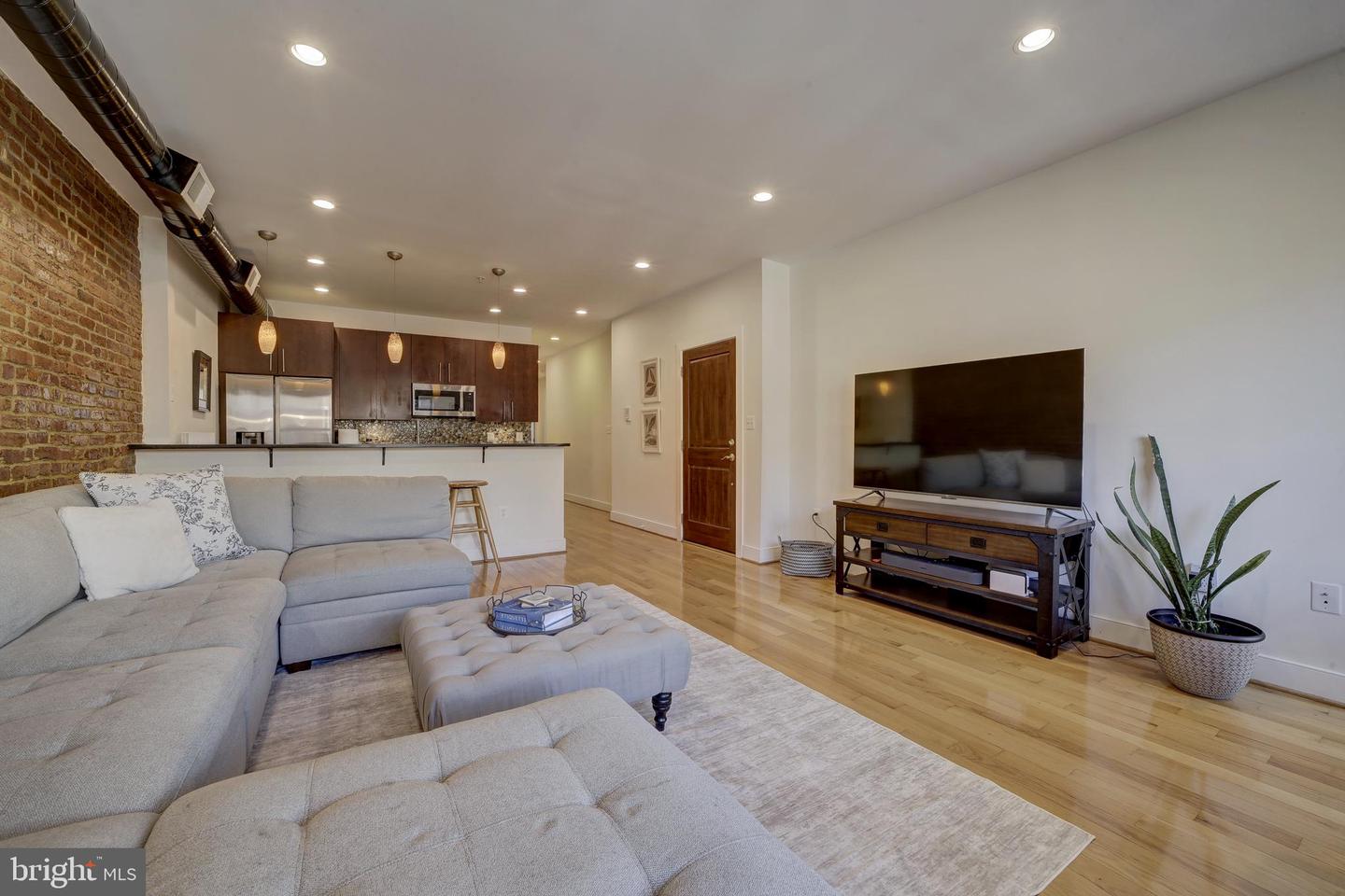 2444 ONTARIO RD NW #3, WASHINGTON, District Of Columbia 20009, 2 Bedrooms Bedrooms, ,2 BathroomsBathrooms,Residential,For sale,2444 ONTARIO RD NW #3,DCDC2239572 MLS # DCDC2239572