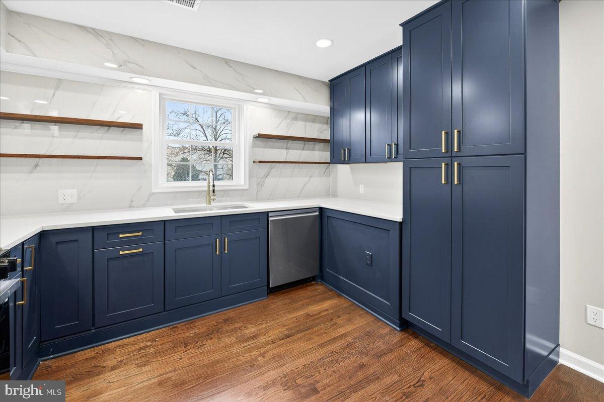 10400 WHITEHEAD ST, FAIRFAX, Virginia 22030, 4 Bedrooms Bedrooms, 9 Rooms Rooms,3 BathroomsBathrooms,Residential,For sale,10400 WHITEHEAD ST,VAFC2007602 MLS # VAFC2007602