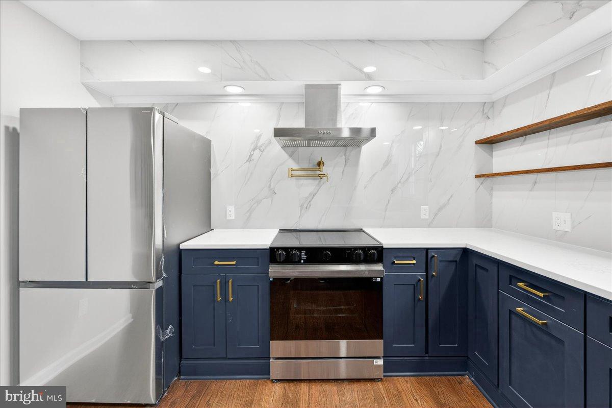 10400 WHITEHEAD ST, FAIRFAX, Virginia 22030, 4 Bedrooms Bedrooms, 9 Rooms Rooms,3 BathroomsBathrooms,Residential,For sale,10400 WHITEHEAD ST,VAFC2007602 MLS # VAFC2007602