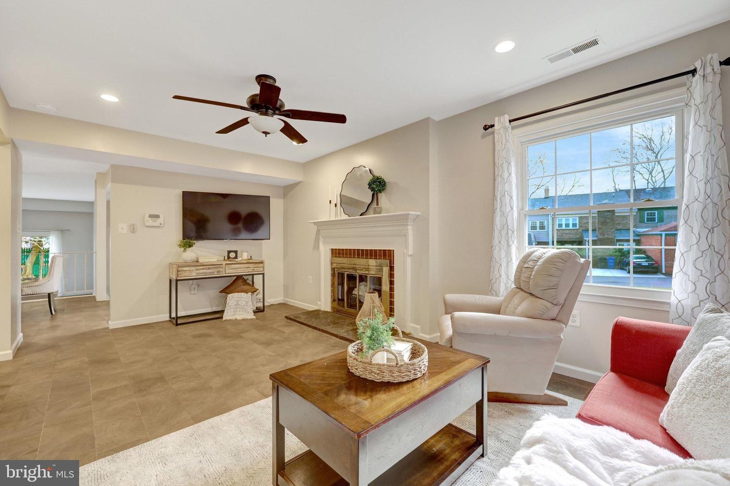 1008 MOORE SW, VIENNA, Virginia 22180, 4 Bedrooms Bedrooms, 12 Rooms Rooms,2 BathroomsBathrooms,Residential,For sale,1008 MOORE SW,VAFX2284112 MLS # VAFX2284112