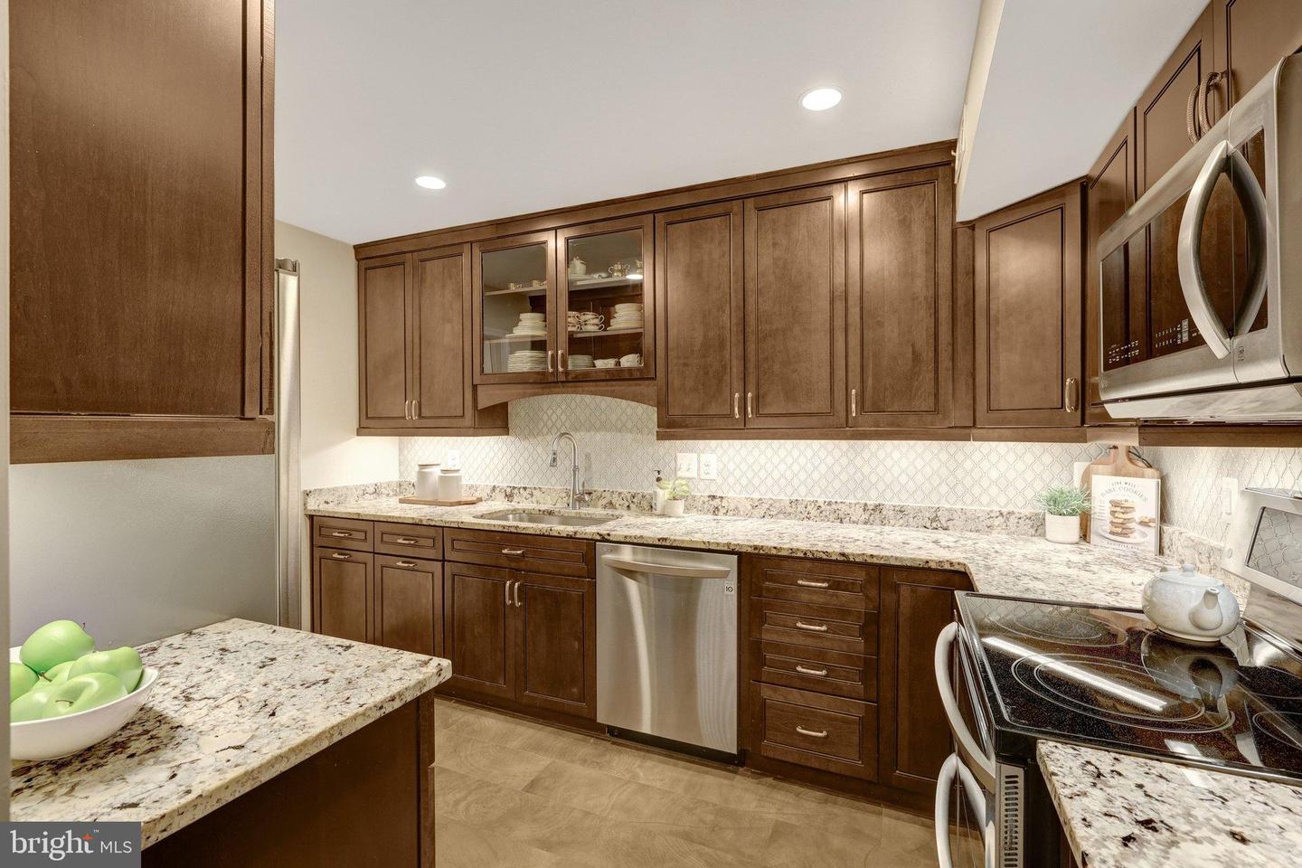 1008 MOORE SW, VIENNA, Virginia 22180, 4 Bedrooms Bedrooms, 12 Rooms Rooms,2 BathroomsBathrooms,Residential,For sale,1008 MOORE SW,VAFX2284112 MLS # VAFX2284112