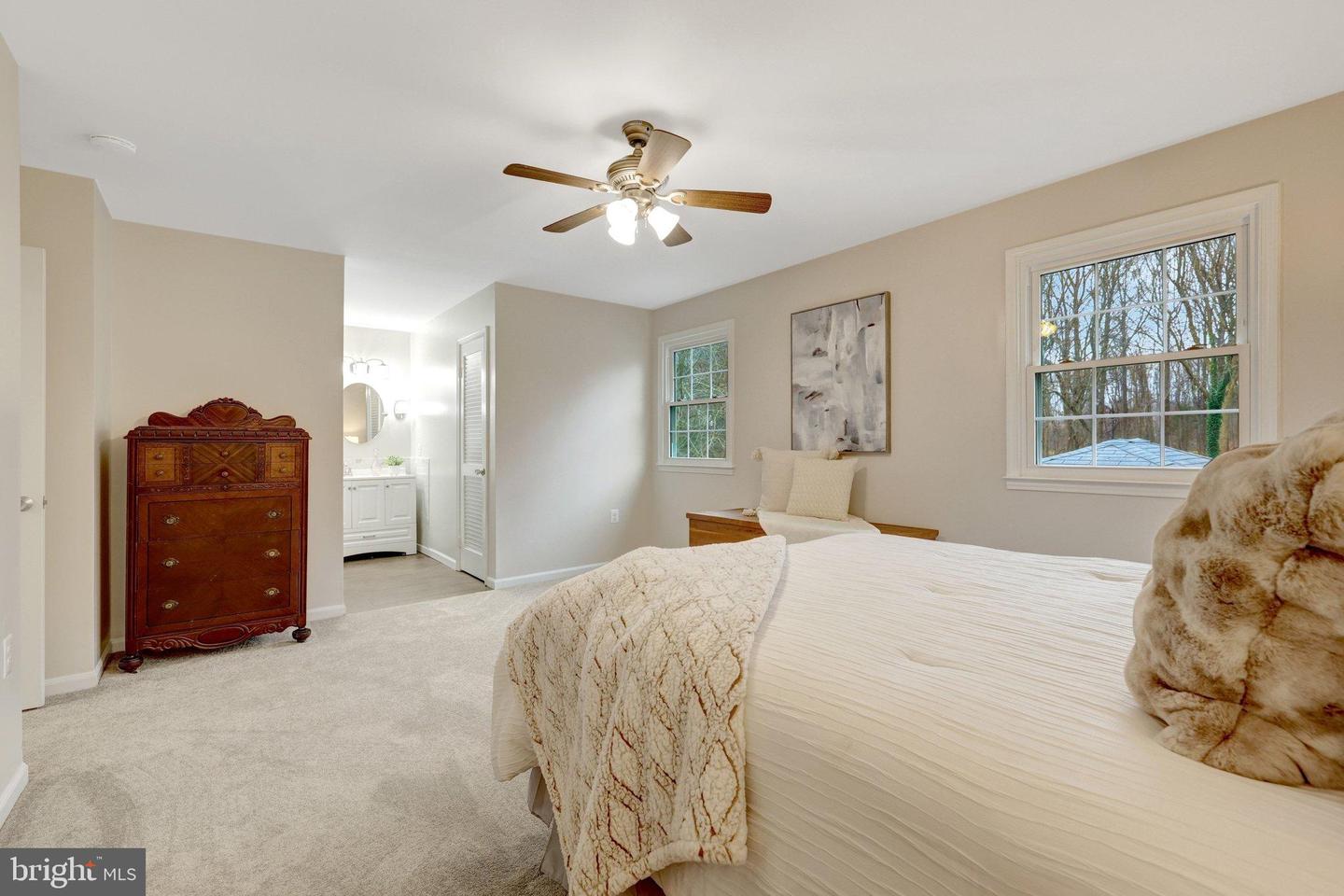 1008 MOORE SW, VIENNA, Virginia 22180, 4 Bedrooms Bedrooms, 12 Rooms Rooms,2 BathroomsBathrooms,Residential,For sale,1008 MOORE SW,VAFX2284112 MLS # VAFX2284112