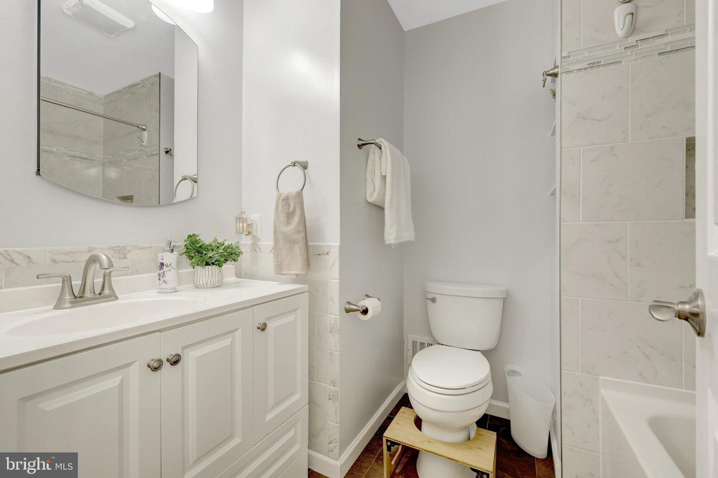 1008 MOORE SW, VIENNA, Virginia 22180, 4 Bedrooms Bedrooms, 12 Rooms Rooms,2 BathroomsBathrooms,Residential,For sale,1008 MOORE SW,VAFX2284112 MLS # VAFX2284112