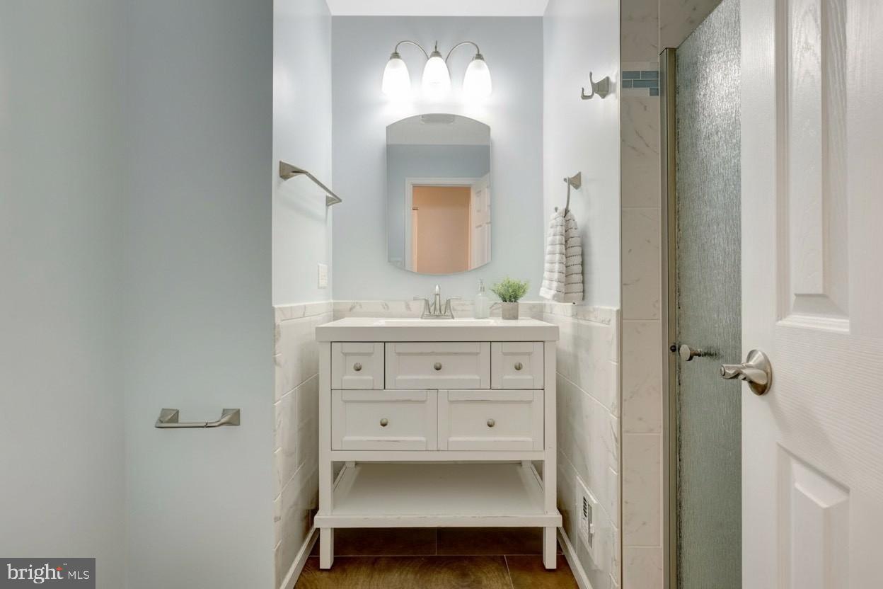 1008 MOORE SW, VIENNA, Virginia 22180, 4 Bedrooms Bedrooms, 12 Rooms Rooms,2 BathroomsBathrooms,Residential,For sale,1008 MOORE SW,VAFX2284112 MLS # VAFX2284112