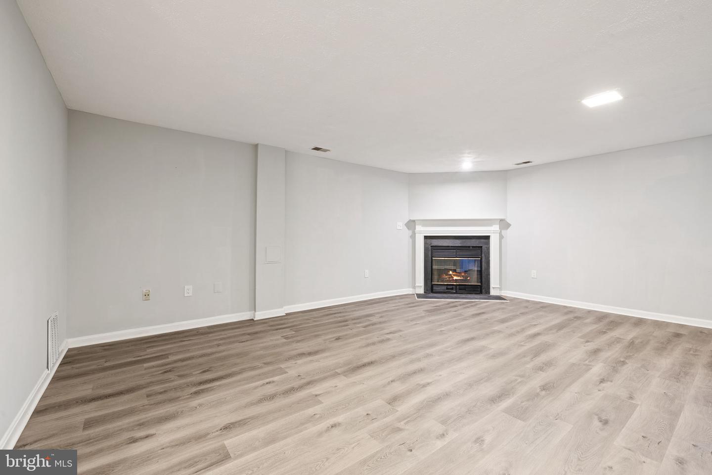 9436 WILLIAM KIRK LN, BURKE, Virginia 22015, 3 Bedrooms Bedrooms, ,3 BathroomsBathrooms,Residential,For sale,9436 WILLIAM KIRK LN,VAFX2284124 MLS # VAFX2284124