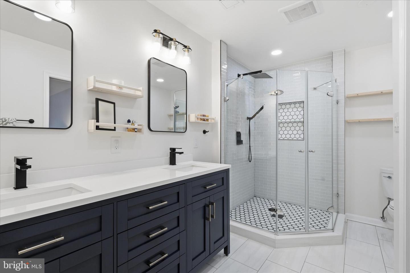 10412 SAMAGA DR, OAKTON, Virginia 22124, 5 Bedrooms Bedrooms, ,3 BathroomsBathrooms,Residential,For sale,10412 SAMAGA DR,VAFX2284128 MLS # VAFX2284128