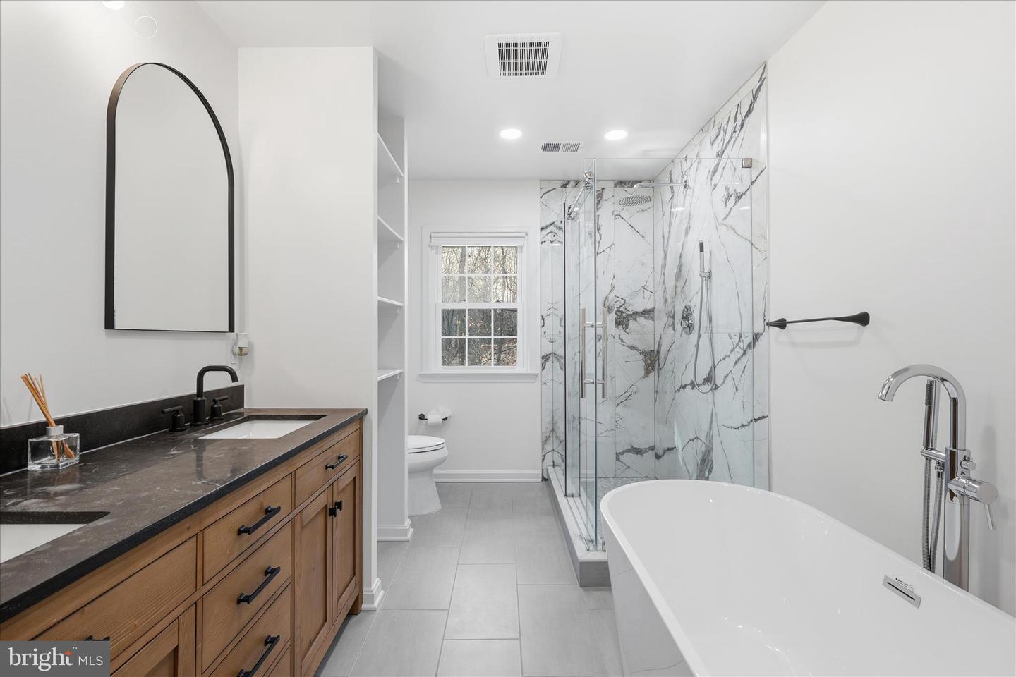 10412 SAMAGA DR, OAKTON, Virginia 22124, 5 Bedrooms Bedrooms, ,3 BathroomsBathrooms,Residential,For sale,10412 SAMAGA DR,VAFX2284128 MLS # VAFX2284128