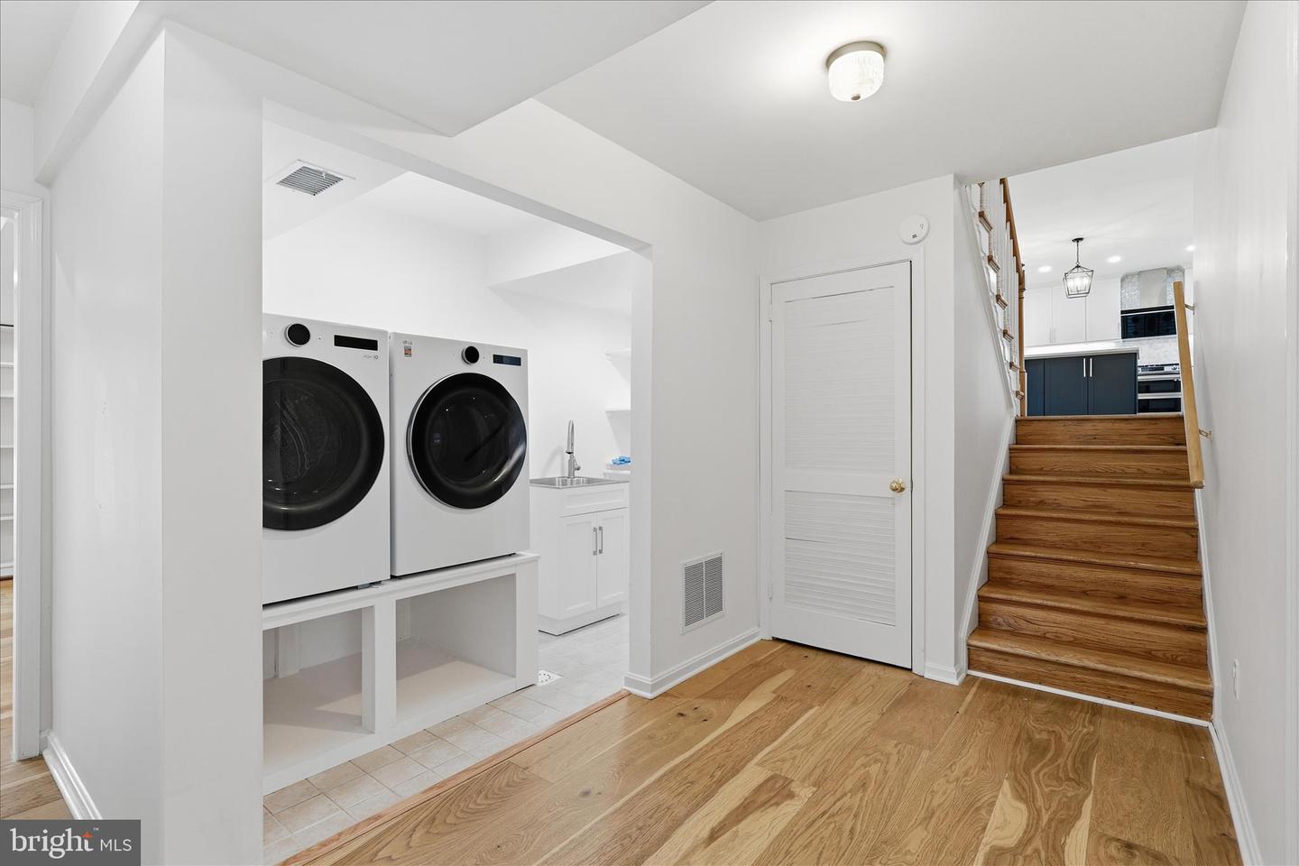 10412 SAMAGA DR, OAKTON, Virginia 22124, 5 Bedrooms Bedrooms, ,3 BathroomsBathrooms,Residential,For sale,10412 SAMAGA DR,VAFX2284128 MLS # VAFX2284128