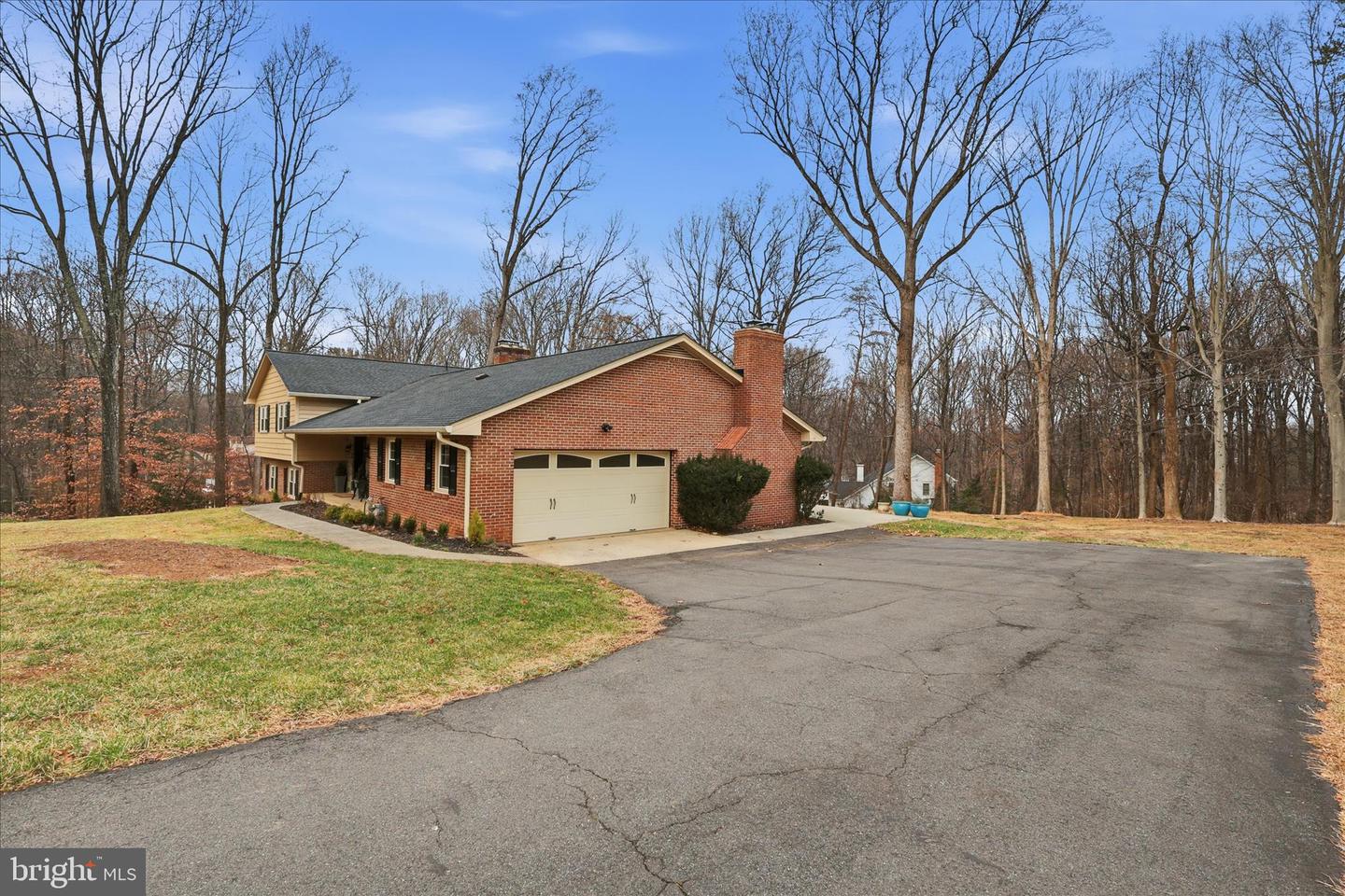 10412 SAMAGA DR, OAKTON, Virginia 22124, 5 Bedrooms Bedrooms, ,3 BathroomsBathrooms,Residential,For sale,10412 SAMAGA DR,VAFX2284128 MLS # VAFX2284128