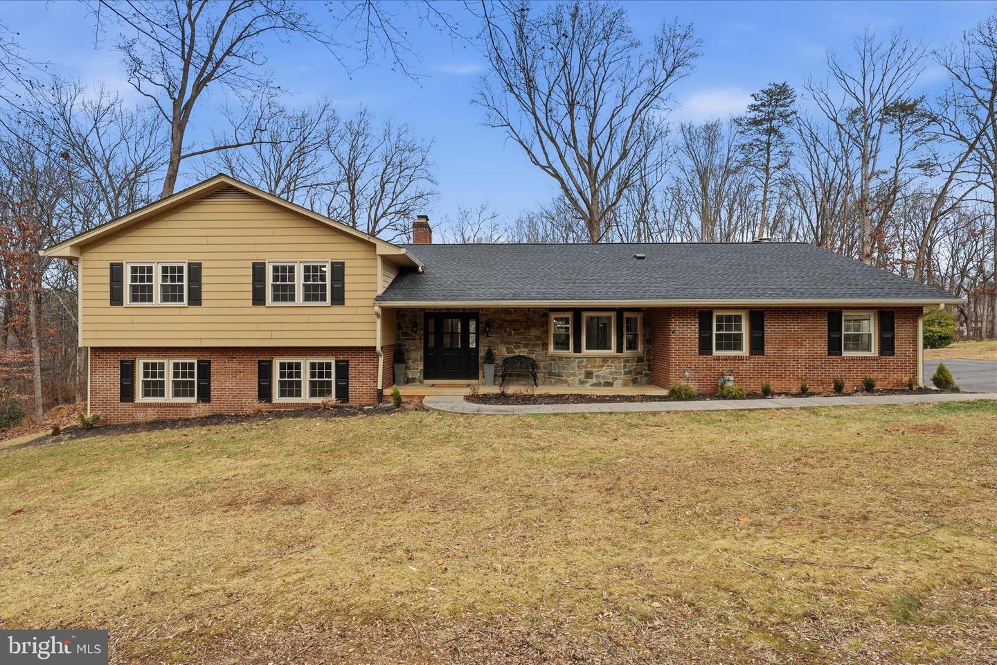 10412 SAMAGA DR, OAKTON, Virginia 22124, 5 Bedrooms Bedrooms, ,3 BathroomsBathrooms,Residential,For sale,10412 SAMAGA DR,VAFX2284128 MLS # VAFX2284128