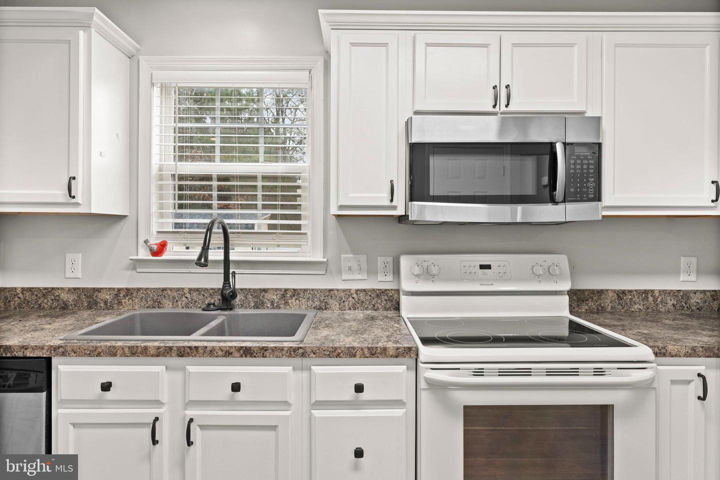 617 WAKEFIELD DR, COLONIAL BEACH, Virginia 22443, 3 Bedrooms Bedrooms, 9 Rooms Rooms,2 BathroomsBathrooms,Residential,For sale,617 WAKEFIELD DR,VAWE2010314 MLS # VAWE2010314