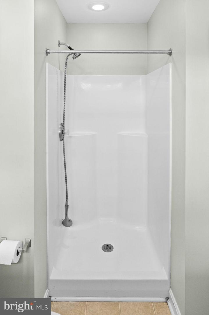 617 WAKEFIELD DR, COLONIAL BEACH, Virginia 22443, 3 Bedrooms Bedrooms, 9 Rooms Rooms,2 BathroomsBathrooms,Residential,For sale,617 WAKEFIELD DR,VAWE2010314 MLS # VAWE2010314