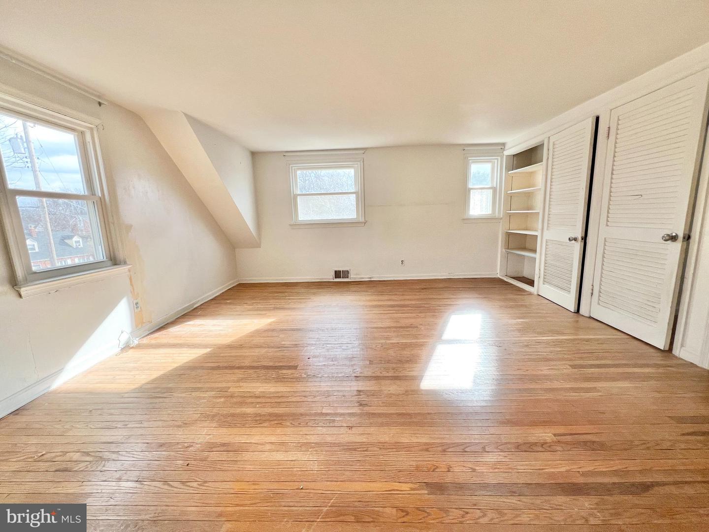 7330 POPLAR CT, FALLS CHURCH, Virginia 22042, 4 Bedrooms Bedrooms, ,2 BathroomsBathrooms,Residential,For sale,7330 POPLAR CT,VAFX2284342 MLS # VAFX2284342