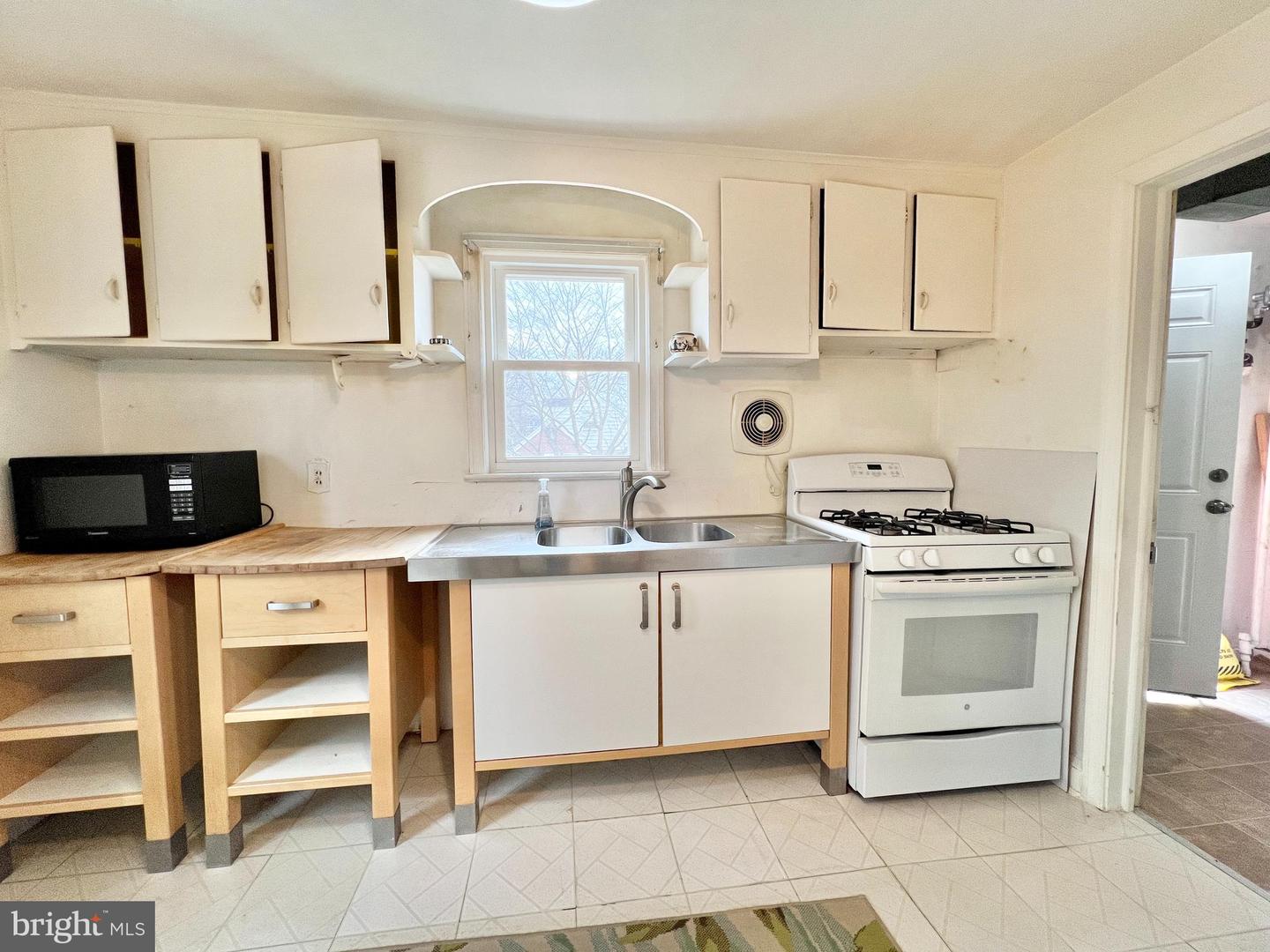 7330 POPLAR CT, FALLS CHURCH, Virginia 22042, 4 Bedrooms Bedrooms, ,2 BathroomsBathrooms,Residential,For sale,7330 POPLAR CT,VAFX2284342 MLS # VAFX2284342