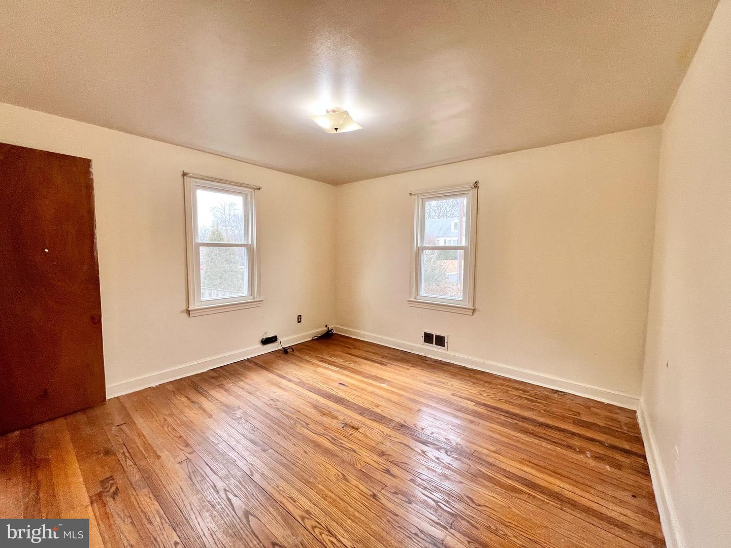 7330 POPLAR CT, FALLS CHURCH, Virginia 22042, 4 Bedrooms Bedrooms, ,2 BathroomsBathrooms,Residential,For sale,7330 POPLAR CT,VAFX2284342 MLS # VAFX2284342