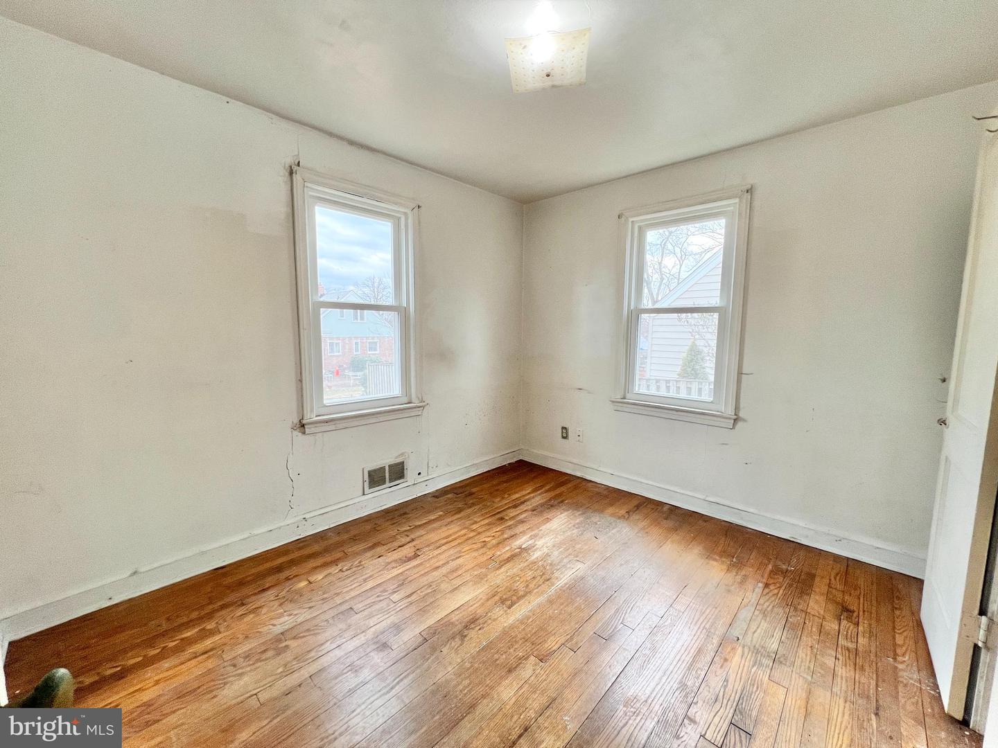 7330 POPLAR CT, FALLS CHURCH, Virginia 22042, 4 Bedrooms Bedrooms, ,2 BathroomsBathrooms,Residential,For sale,7330 POPLAR CT,VAFX2284342 MLS # VAFX2284342