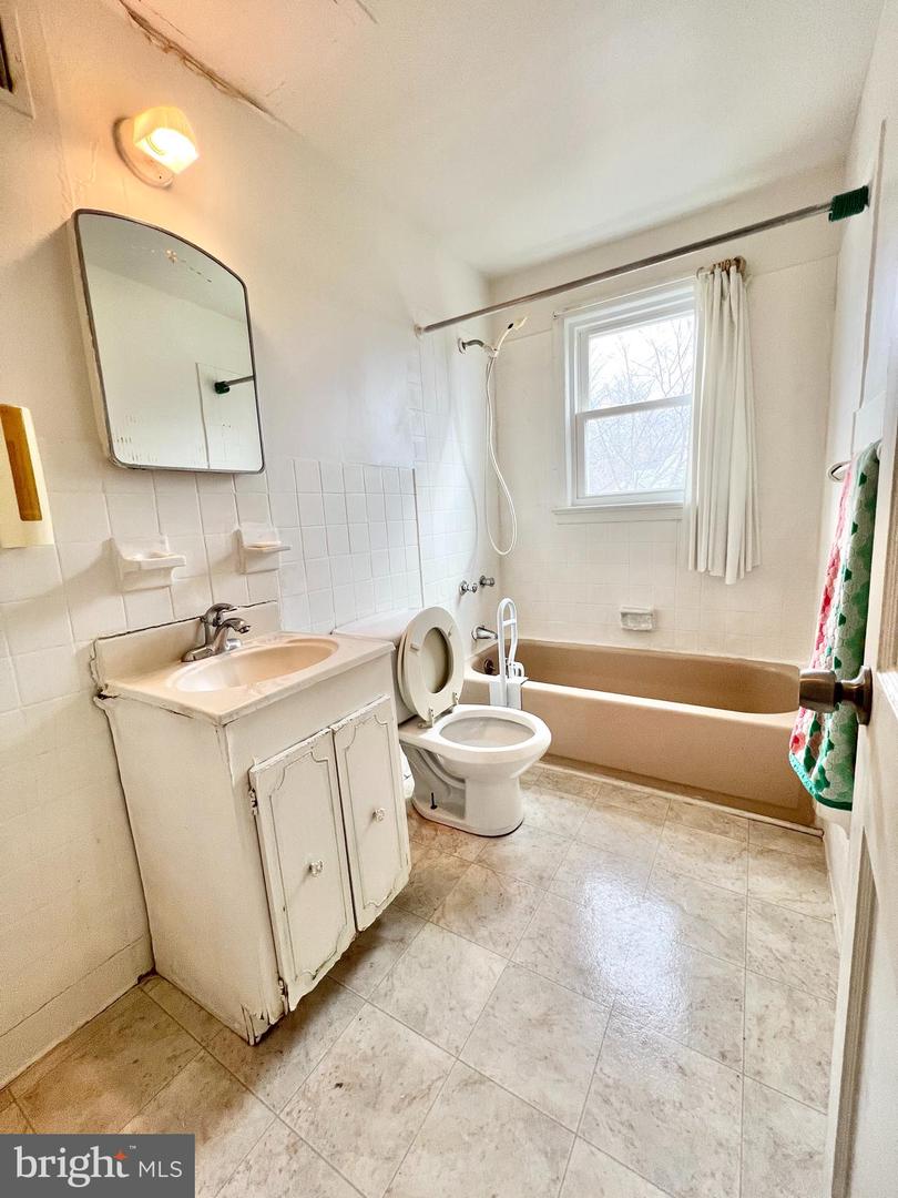 7330 POPLAR CT, FALLS CHURCH, Virginia 22042, 4 Bedrooms Bedrooms, ,2 BathroomsBathrooms,Residential,For sale,7330 POPLAR CT,VAFX2284342 MLS # VAFX2284342