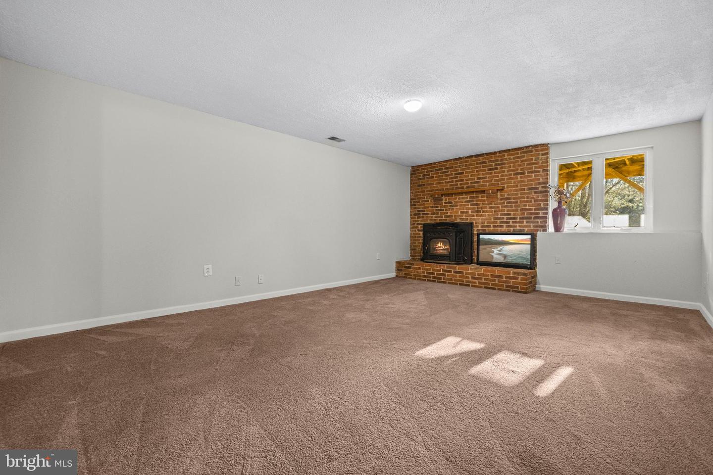 14428 LEE HWY, AMISSVILLE, Virginia 20106, 7 Bedrooms Bedrooms, ,4 BathroomsBathrooms,Residential,For sale,14428 LEE HWY,VARP2002452 MLS # VARP2002452