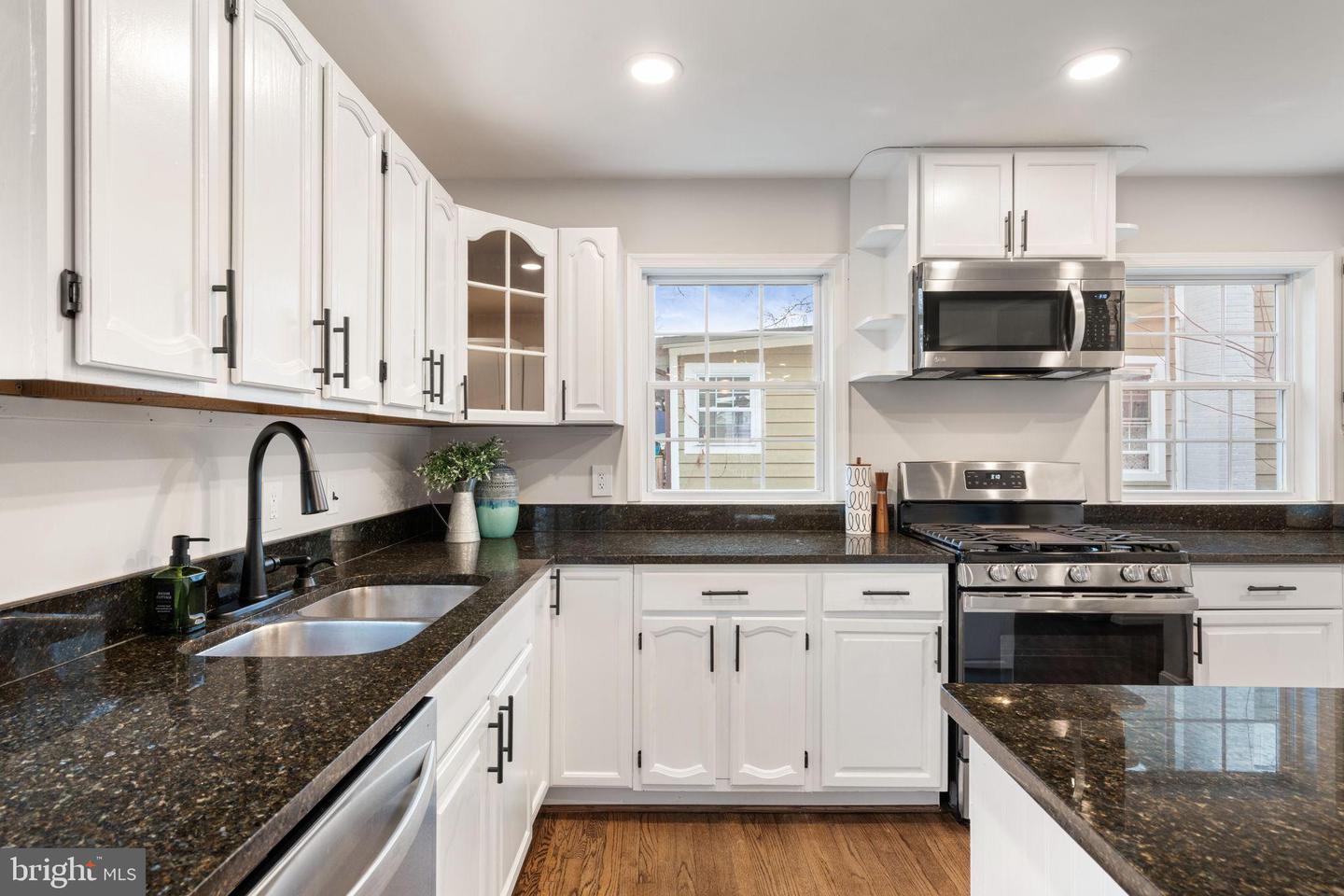 4009 ROBERTS RD, FAIRFAX, Virginia 22032, 7 Bedrooms Bedrooms, 18 Rooms Rooms,4 BathroomsBathrooms,Residential,For sale,4009 ROBERTS RD,VAFC2007616 MLS # VAFC2007616