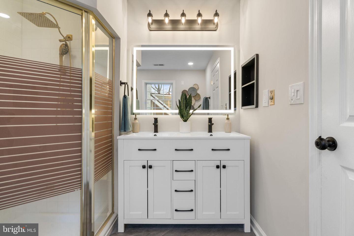 4009 ROBERTS RD, FAIRFAX, Virginia 22032, 7 Bedrooms Bedrooms, 18 Rooms Rooms,4 BathroomsBathrooms,Residential,For sale,4009 ROBERTS RD,VAFC2007616 MLS # VAFC2007616