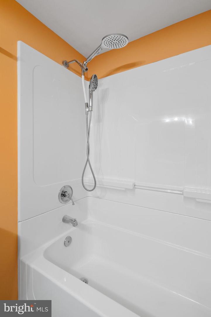 4009 ROBERTS RD, FAIRFAX, Virginia 22032, 7 Bedrooms Bedrooms, 18 Rooms Rooms,4 BathroomsBathrooms,Residential,For sale,4009 ROBERTS RD,VAFC2007616 MLS # VAFC2007616