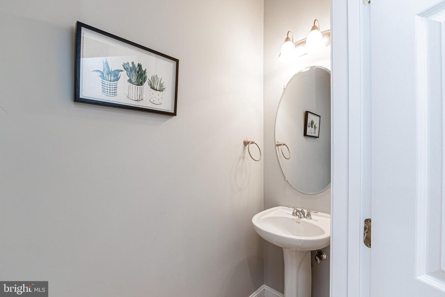 15922 GREYMILL MANOR DR, HAYMARKET, Virginia 20169, 3 Bedrooms Bedrooms, 11 Rooms Rooms,2 BathroomsBathrooms,Residential,For sale,15922 GREYMILL MANOR DR,VAPW2110074 MLS # VAPW2110074