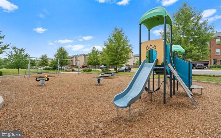 15922 GREYMILL MANOR DR, HAYMARKET, Virginia 20169, 3 Bedrooms Bedrooms, 11 Rooms Rooms,2 BathroomsBathrooms,Residential,For sale,15922 GREYMILL MANOR DR,VAPW2110074 MLS # VAPW2110074