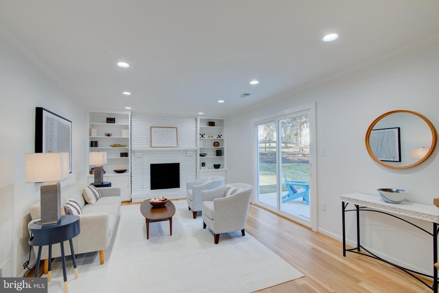 929 HOLLY CREEK DR, GREAT FALLS, Virginia 22066, 4 Bedrooms Bedrooms, ,3 BathroomsBathrooms,Residential,For sale,929 HOLLY CREEK DR,VAFX2284570 MLS # VAFX2284570