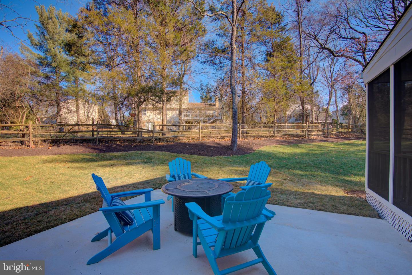 929 HOLLY CREEK DR, GREAT FALLS, Virginia 22066, 4 Bedrooms Bedrooms, ,3 BathroomsBathrooms,Residential,For sale,929 HOLLY CREEK DR,VAFX2284570 MLS # VAFX2284570