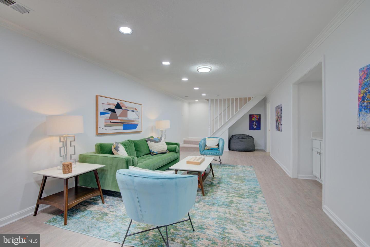 929 HOLLY CREEK DR, GREAT FALLS, Virginia 22066, 4 Bedrooms Bedrooms, ,3 BathroomsBathrooms,Residential,For sale,929 HOLLY CREEK DR,VAFX2284570 MLS # VAFX2284570