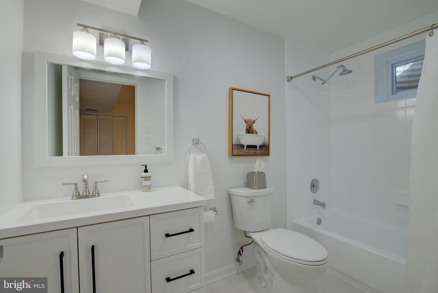 929 HOLLY CREEK DR, GREAT FALLS, Virginia 22066, 4 Bedrooms Bedrooms, ,3 BathroomsBathrooms,Residential,For sale,929 HOLLY CREEK DR,VAFX2284570 MLS # VAFX2284570