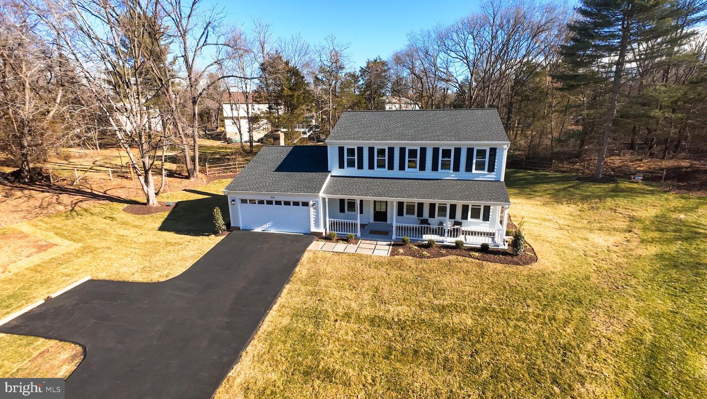 929 HOLLY CREEK DR, GREAT FALLS, Virginia 22066, 4 Bedrooms Bedrooms, ,3 BathroomsBathrooms,Residential,For sale,929 HOLLY CREEK DR,VAFX2284570 MLS # VAFX2284570