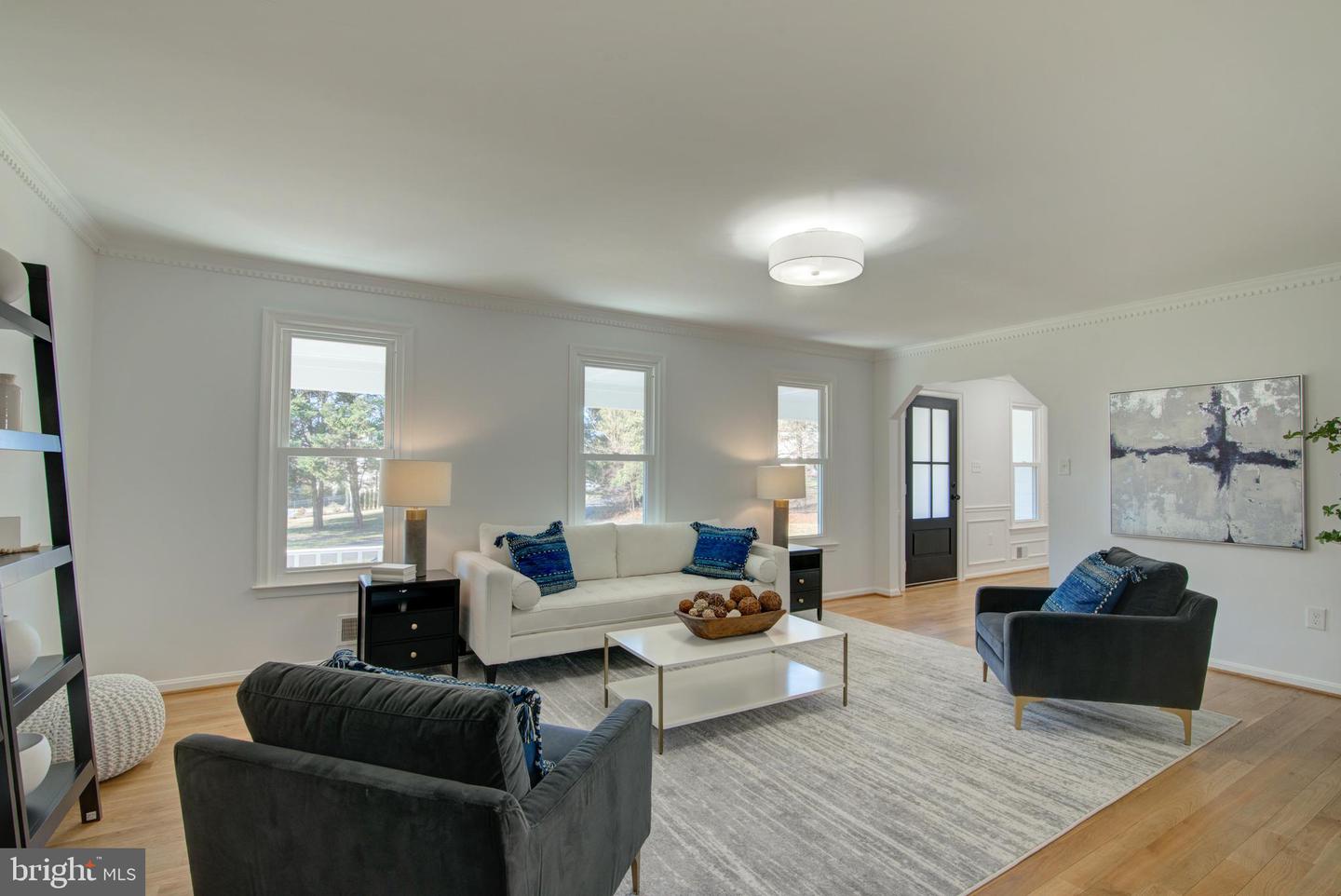 929 HOLLY CREEK DR, GREAT FALLS, Virginia 22066, 4 Bedrooms Bedrooms, ,3 BathroomsBathrooms,Residential,For sale,929 HOLLY CREEK DR,VAFX2284570 MLS # VAFX2284570