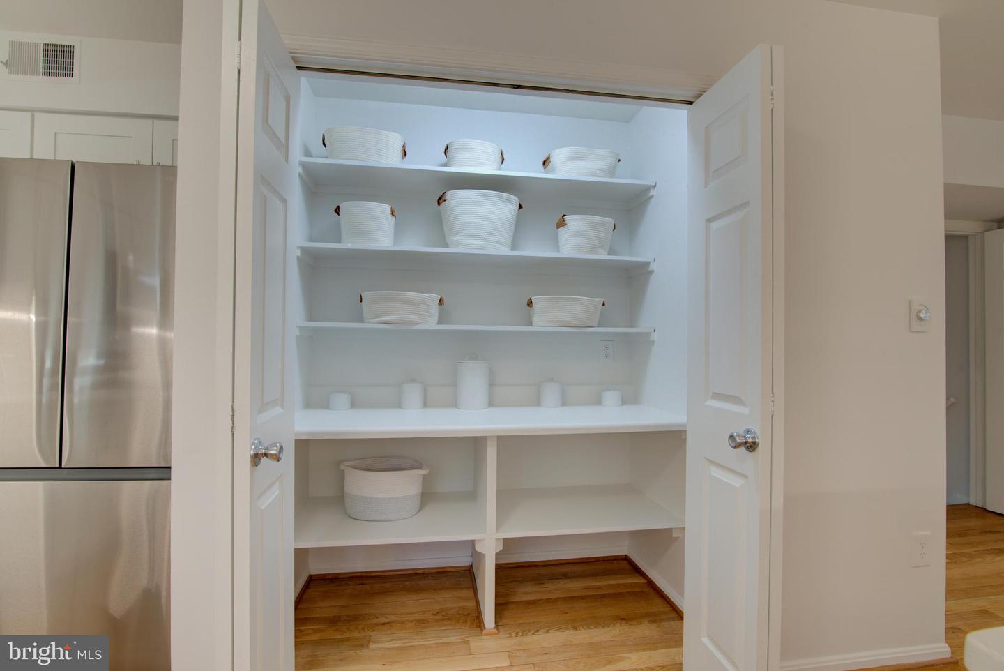 929 HOLLY CREEK DR, GREAT FALLS, Virginia 22066, 4 Bedrooms Bedrooms, ,3 BathroomsBathrooms,Residential,For sale,929 HOLLY CREEK DR,VAFX2284570 MLS # VAFX2284570