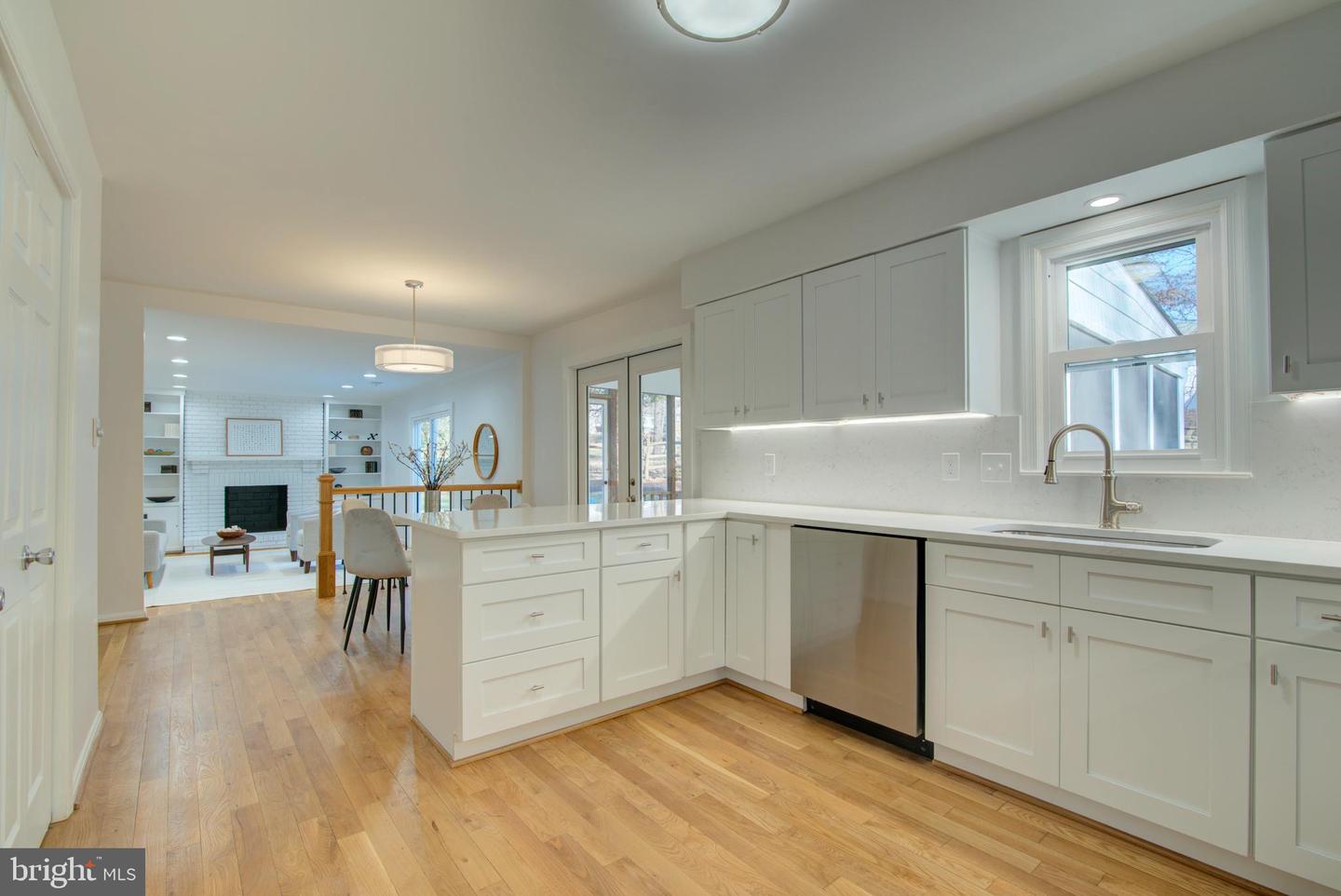 929 HOLLY CREEK DR, GREAT FALLS, Virginia 22066, 4 Bedrooms Bedrooms, ,3 BathroomsBathrooms,Residential,For sale,929 HOLLY CREEK DR,VAFX2284570 MLS # VAFX2284570