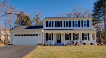 929 HOLLY CREEK DR, GREAT FALLS, Virginia 22066, 4 Bedrooms Bedrooms, ,3 BathroomsBathrooms,Residential,For sale,929 HOLLY CREEK DR,VAFX2284570 MLS # VAFX2284570