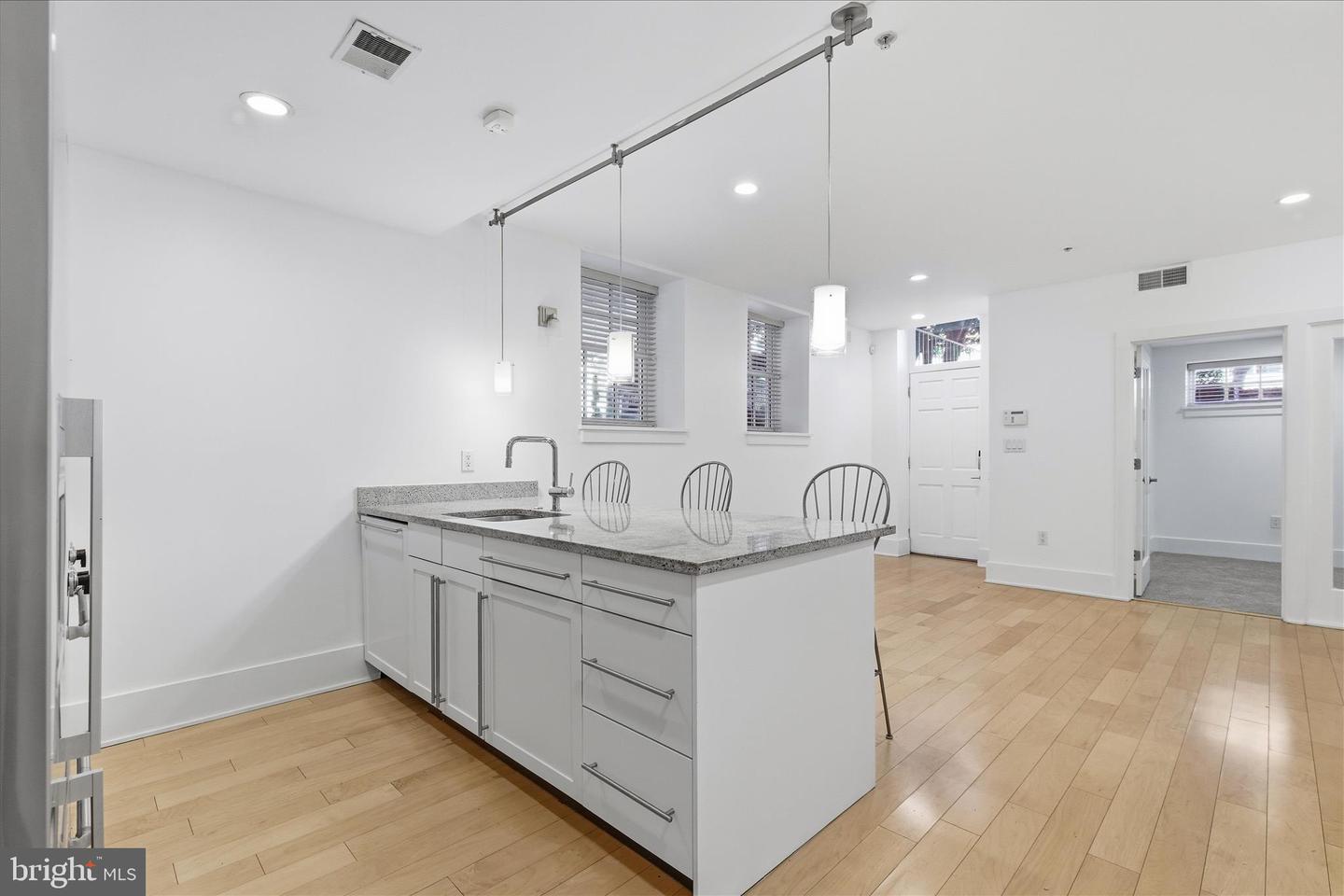 2818 CONNECTICUT AVE NW #5, WASHINGTON, District Of Columbia 20008, 2 Bedrooms Bedrooms, ,2 BathroomsBathrooms,Residential,For sale,2818 CONNECTICUT AVE NW #5,DCDC2240186 MLS # DCDC2240186