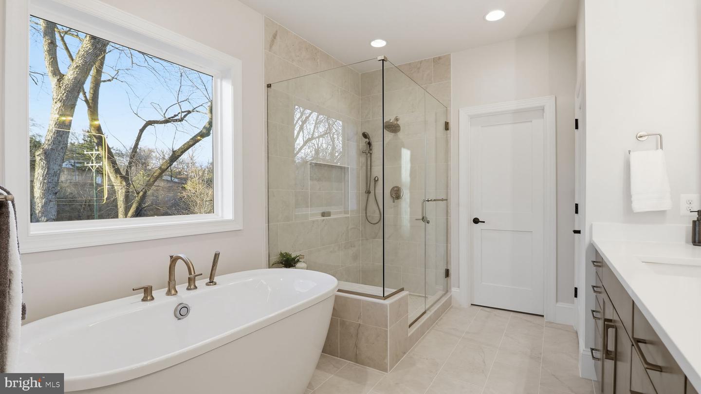 1816 N JACKSON ST, ARLINGTON, Virginia 22201, 5 Bedrooms Bedrooms, ,4 BathroomsBathrooms,Residential,For sale,1816 N JACKSON ST,VAAR2067506 MLS # VAAR2067506