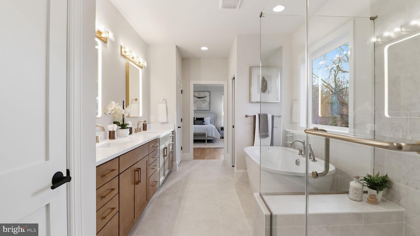 1816 N JACKSON ST, ARLINGTON, Virginia 22201, 5 Bedrooms Bedrooms, ,4 BathroomsBathrooms,Residential,For sale,1816 N JACKSON ST,VAAR2067506 MLS # VAAR2067506