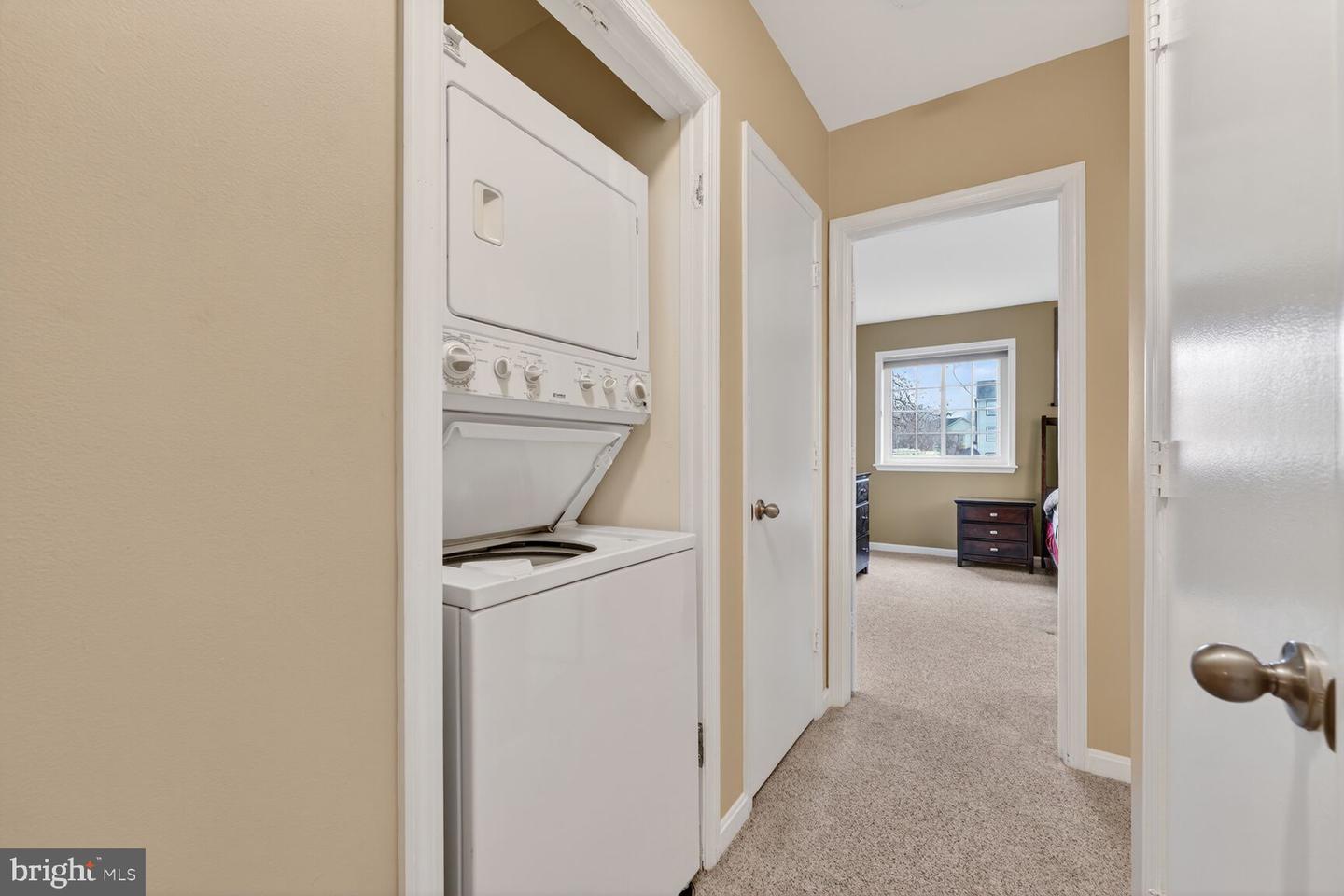 6908-VICTORIA DR #B, ALEXANDRIA, Virginia 22310, 2 Bedrooms Bedrooms, ,2 BathroomsBathrooms,Residential,For sale,6908-VICTORIA DR #B,VAFX2284814 MLS # VAFX2284814