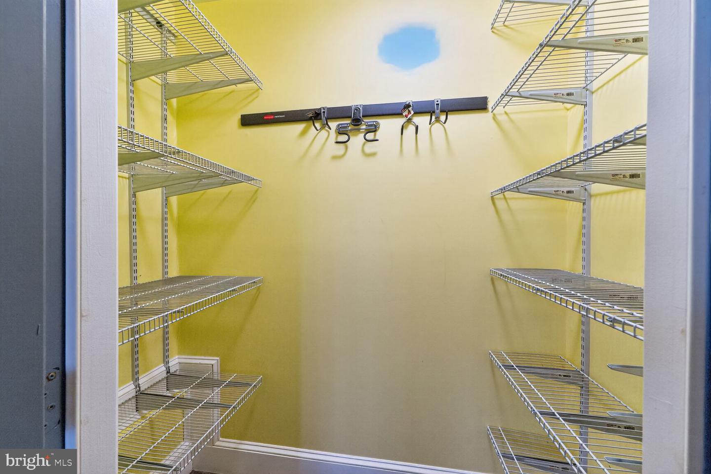 6908-VICTORIA DR #B, ALEXANDRIA, Virginia 22310, 2 Bedrooms Bedrooms, ,2 BathroomsBathrooms,Residential,For sale,6908-VICTORIA DR #B,VAFX2284814 MLS # VAFX2284814