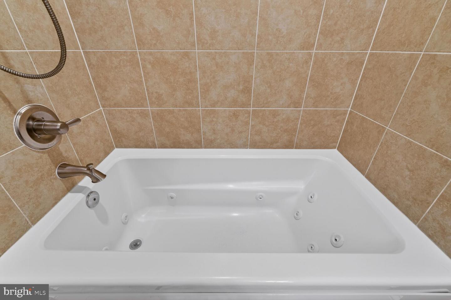 6908-VICTORIA DR #B, ALEXANDRIA, Virginia 22310, 2 Bedrooms Bedrooms, ,2 BathroomsBathrooms,Residential,For sale,6908-VICTORIA DR #B,VAFX2284814 MLS # VAFX2284814