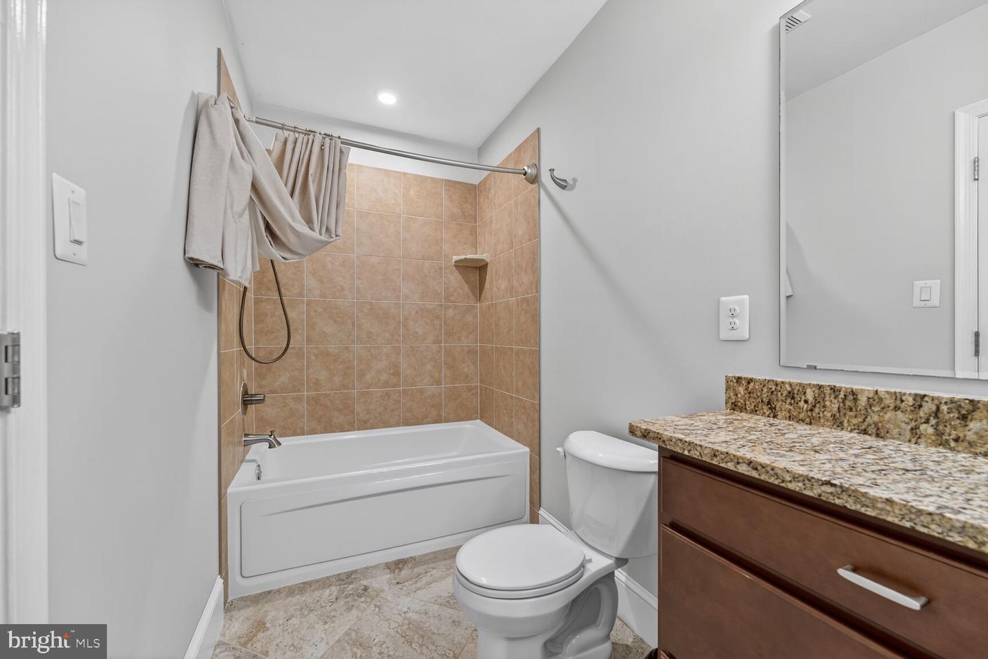 6908-VICTORIA DR #B, ALEXANDRIA, Virginia 22310, 2 Bedrooms Bedrooms, ,2 BathroomsBathrooms,Residential,For sale,6908-VICTORIA DR #B,VAFX2284814 MLS # VAFX2284814