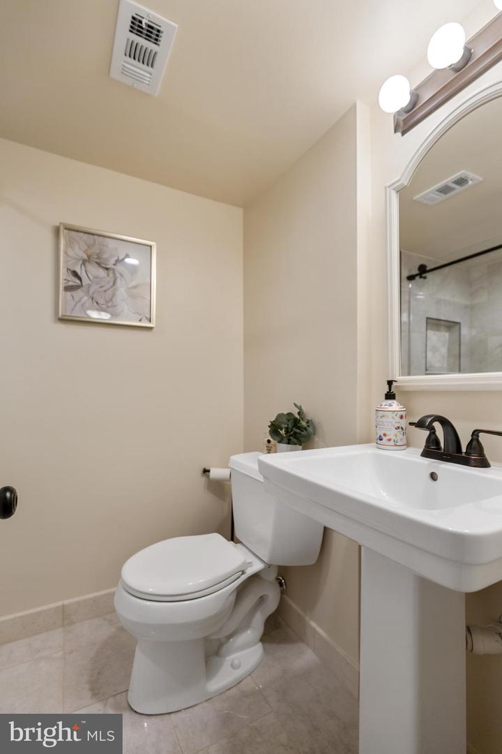 4627 36TH ST S #A1, ARLINGTON, Virginia 22206, 1 Bedroom Bedrooms, ,2 BathroomsBathrooms,Residential,For sale,4627 36TH ST S #A1,VAAR2067554 MLS # VAAR2067554