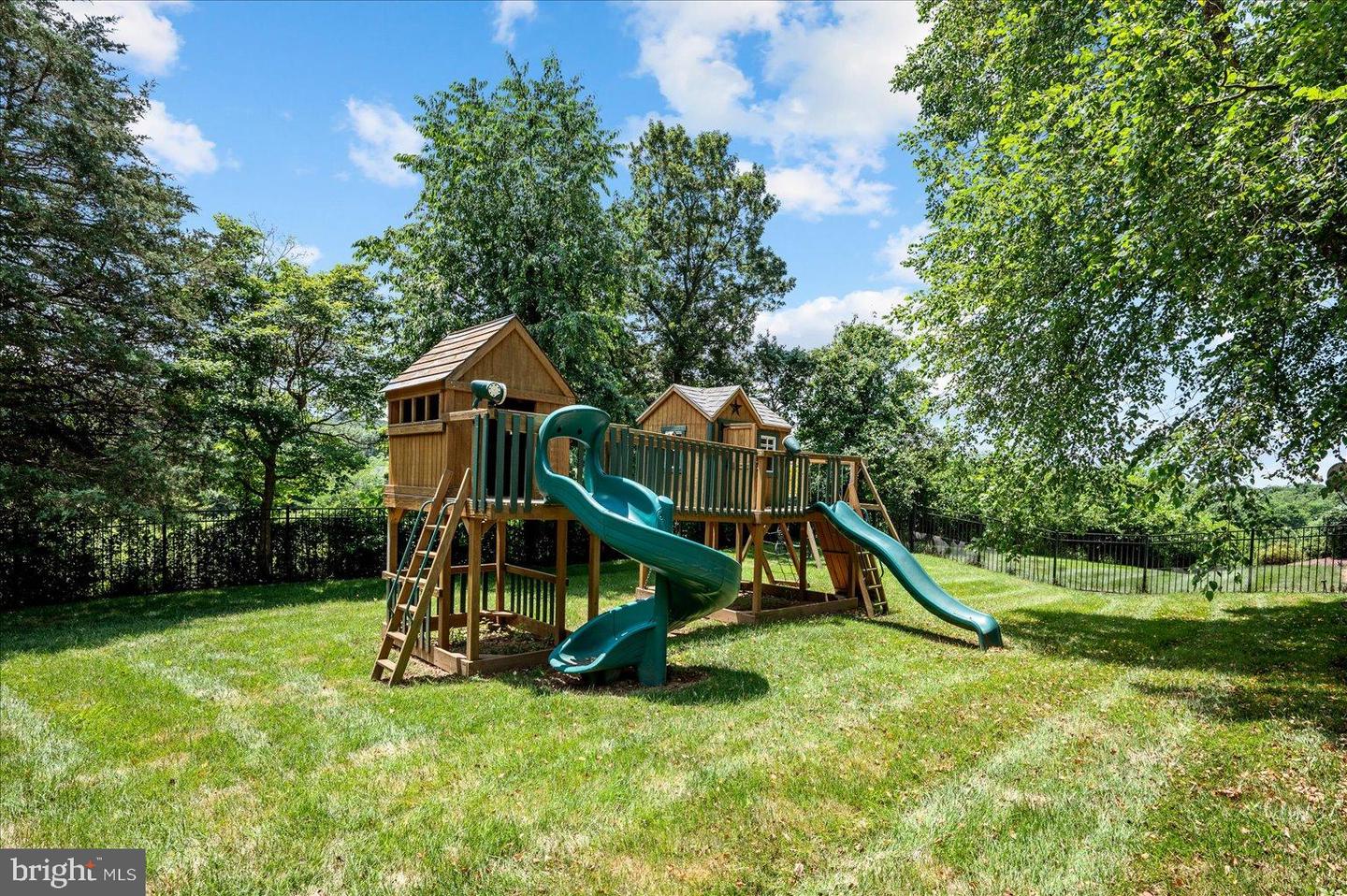 18132 SHENSTONE CT, LEESBURG, Virginia 20175, 4 Bedrooms Bedrooms, 22 Rooms Rooms,5 BathroomsBathrooms,Residential,For sale,18132 SHENSTONE CT,VALO2113678 MLS # VALO2113678