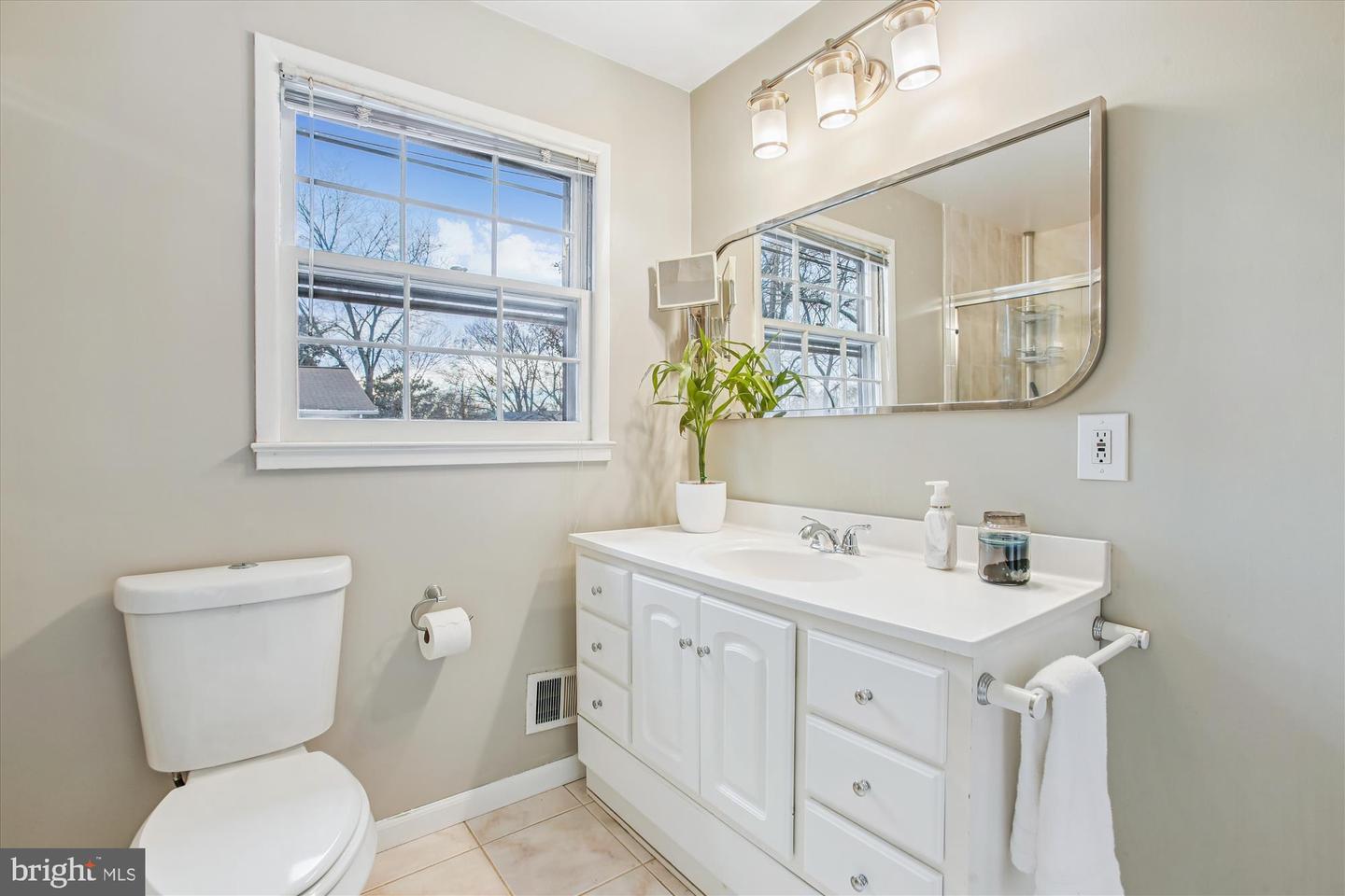 8443 PORTER LN, ALEXANDRIA, Virginia 22308, 4 Bedrooms Bedrooms, ,3 BathroomsBathrooms,Residential,For sale,8443 PORTER LN,VAFX2285164 MLS # VAFX2285164