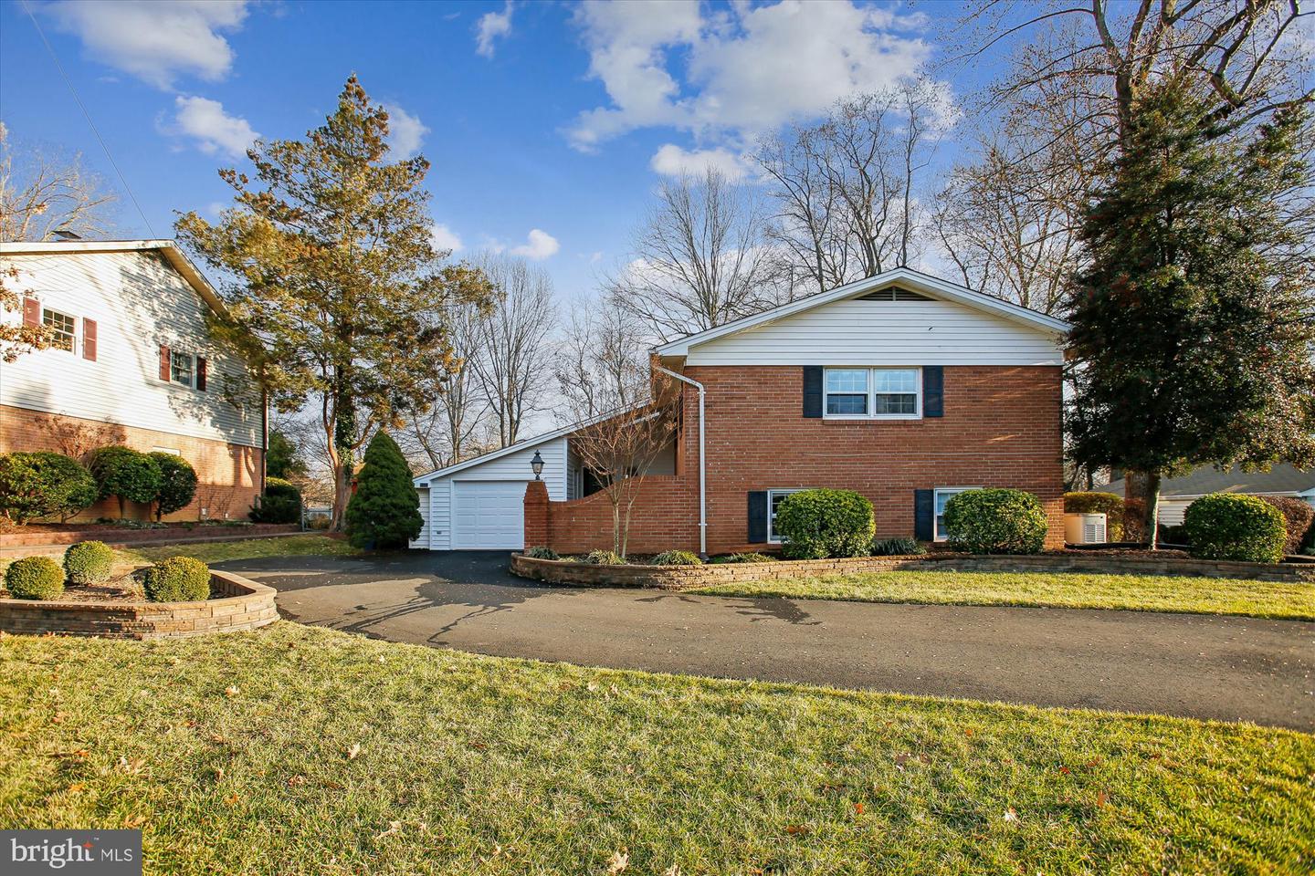 8443 PORTER LN, ALEXANDRIA, Virginia 22308, 4 Bedrooms Bedrooms, ,3 BathroomsBathrooms,Residential,For sale,8443 PORTER LN,VAFX2285164 MLS # VAFX2285164