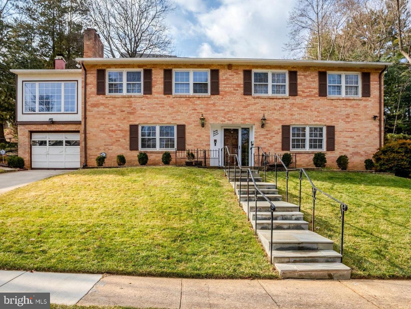 3716 N VERNON ST, ARLINGTON, Virginia 22207, 6 Bedrooms Bedrooms, 12 Rooms Rooms,3 BathroomsBathrooms,Residential,For sale,3716 N VERNON ST,VAAR2067612 MLS # VAAR2067612